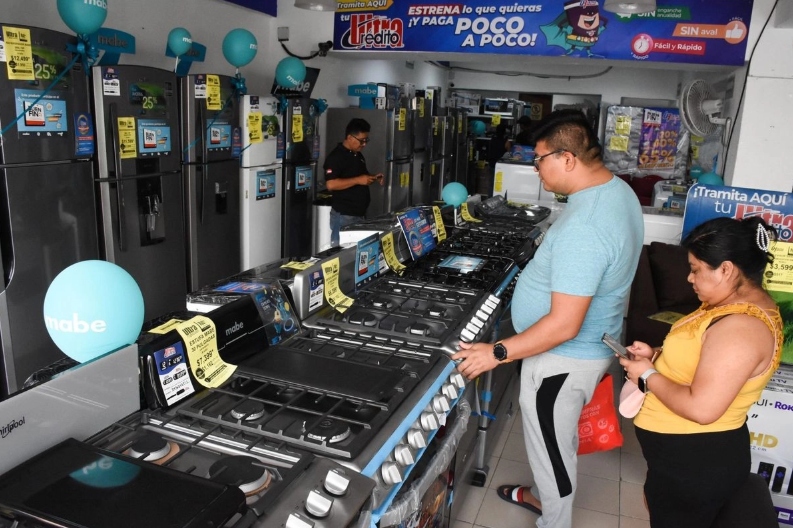 Confianza del consumidor repunta en junio con mejora en compras